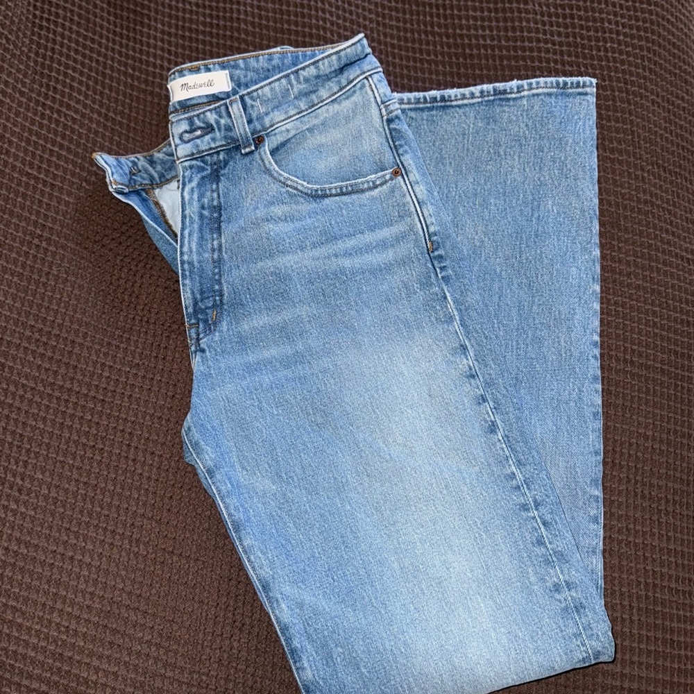 Madewell Women’s Curvy Relaxed Bootcut Jeans - Raebrook wash